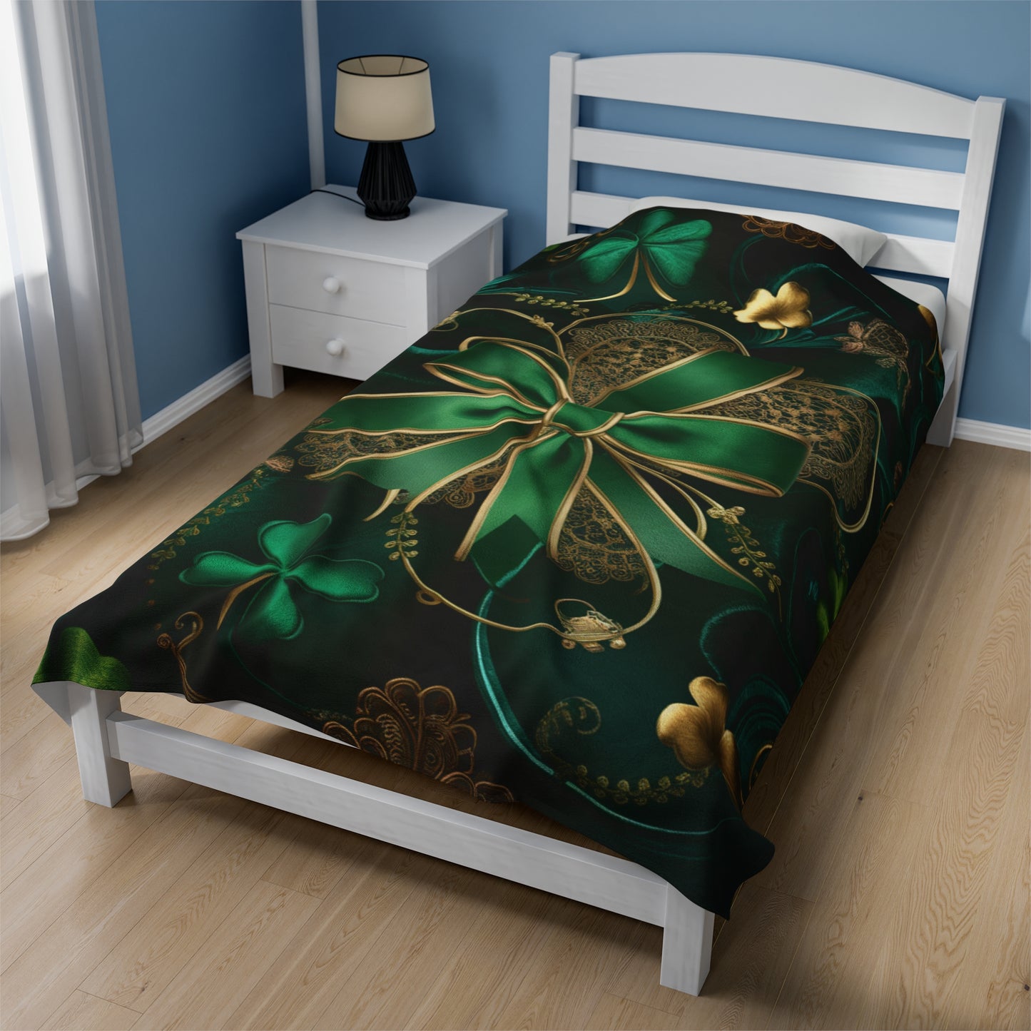 St. Patrick's Day Velveteen Plush Blanket - Cozy Green & Gold Throw