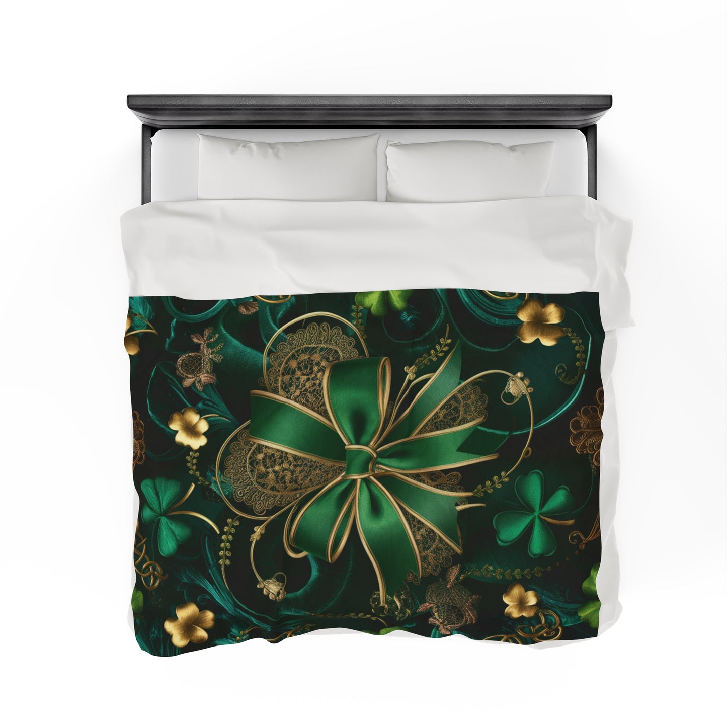 St. Patrick's Day Velveteen Plush Blanket - Cozy Green & Gold Throw
