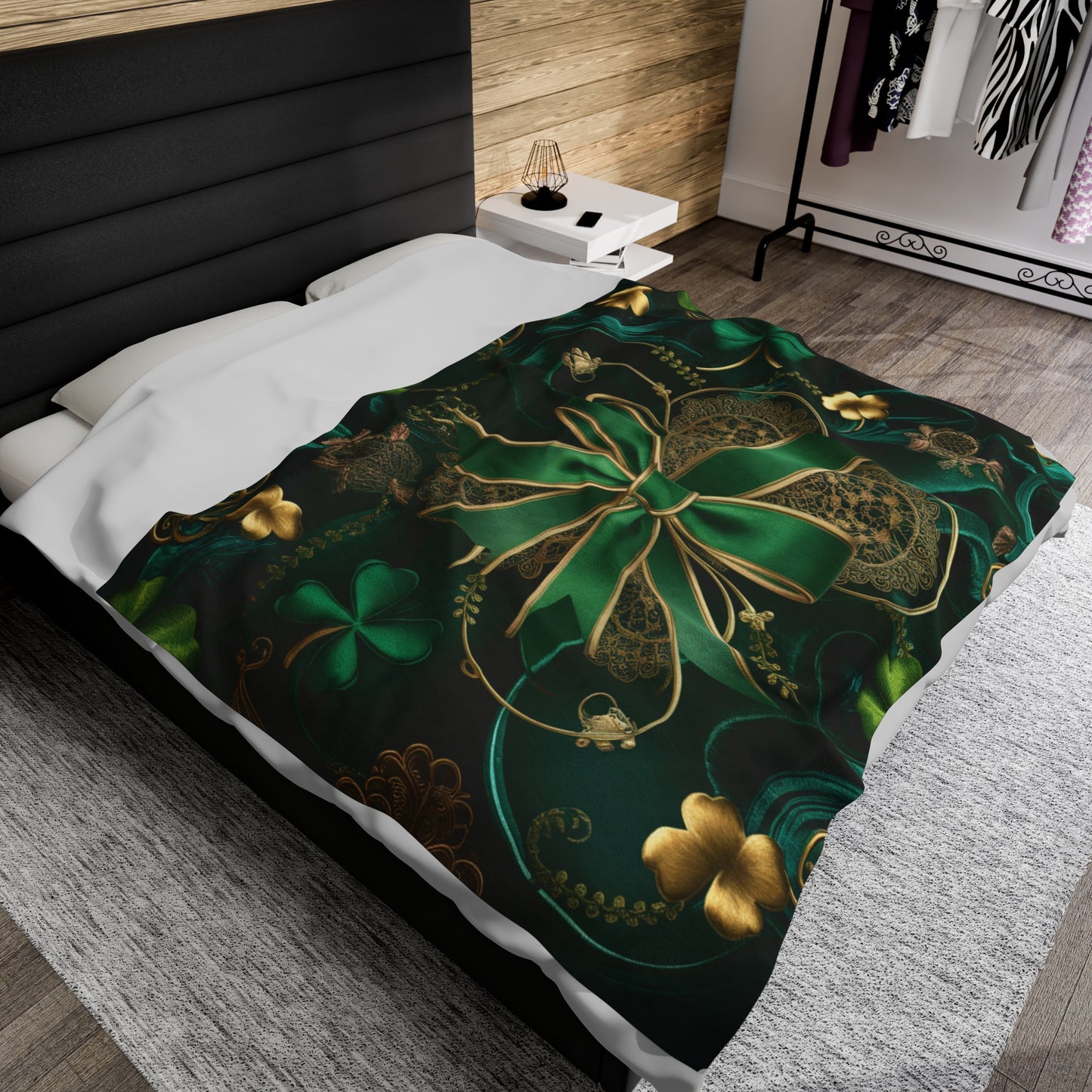 St. Patrick's Day Velveteen Plush Blanket - Cozy Green & Gold Throw