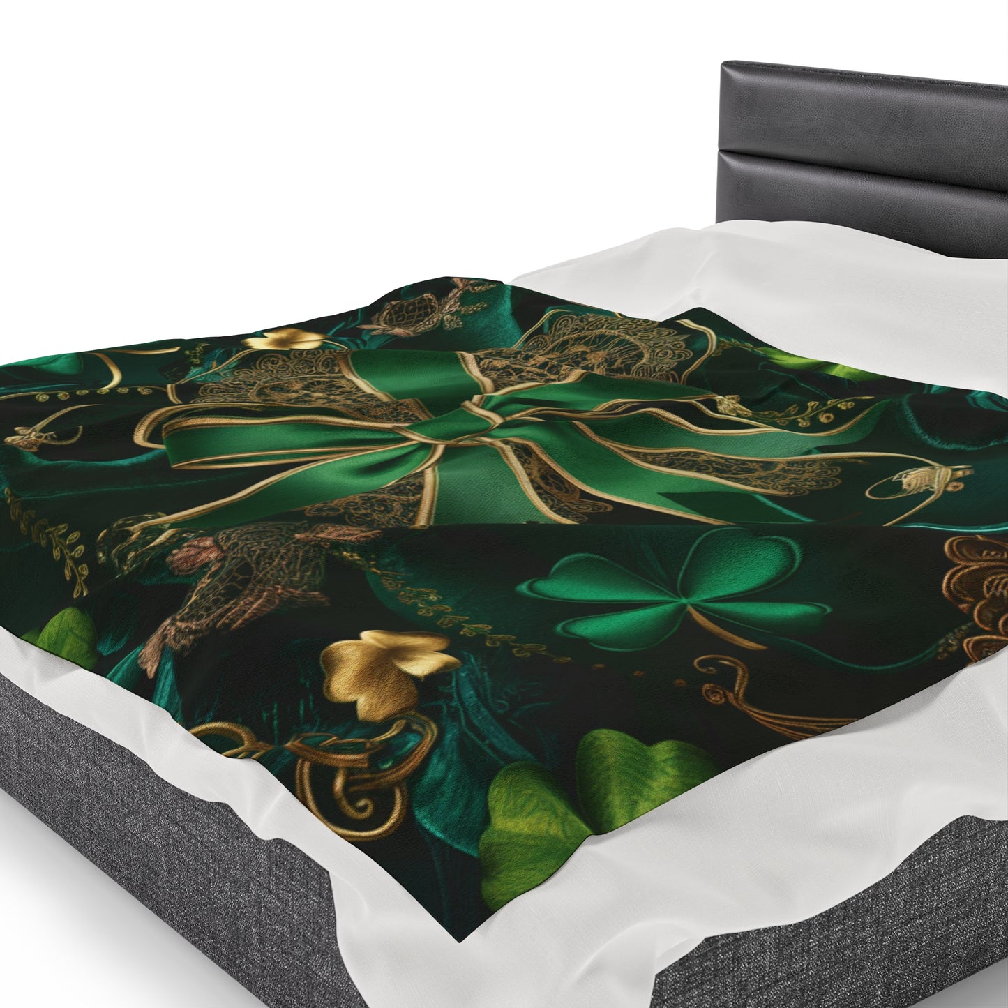 St. Patrick's Day Velveteen Plush Blanket - Cozy Green & Gold Throw