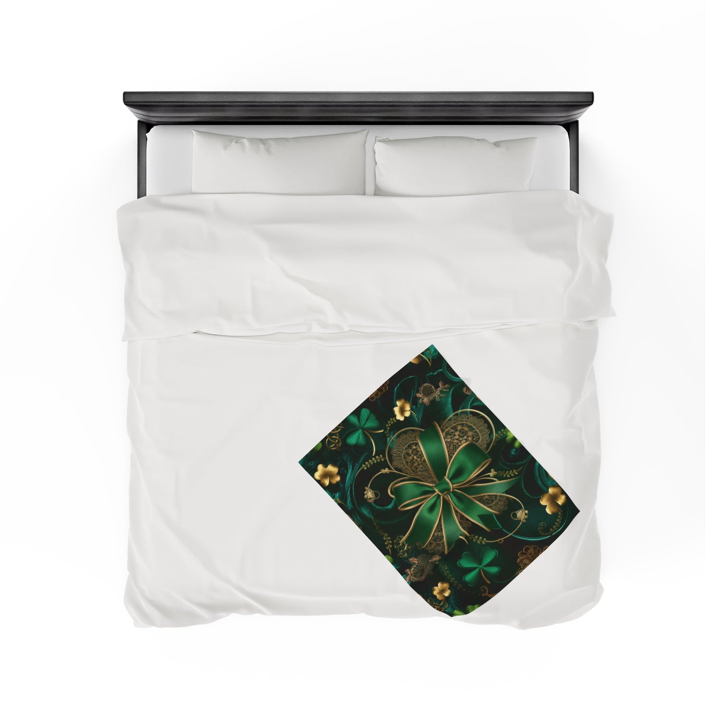 St. Patrick's Day Velveteen Plush Blanket - Cozy Green & Gold Throw